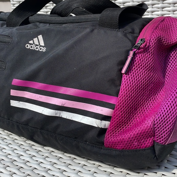 adidas Large Duffle/Gym Bag Black and Pink - Picture 2 of 13